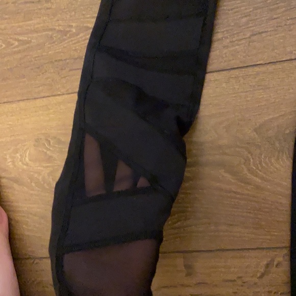 Wunder Under Tech Mesh Leggings - Picture 4 of 8